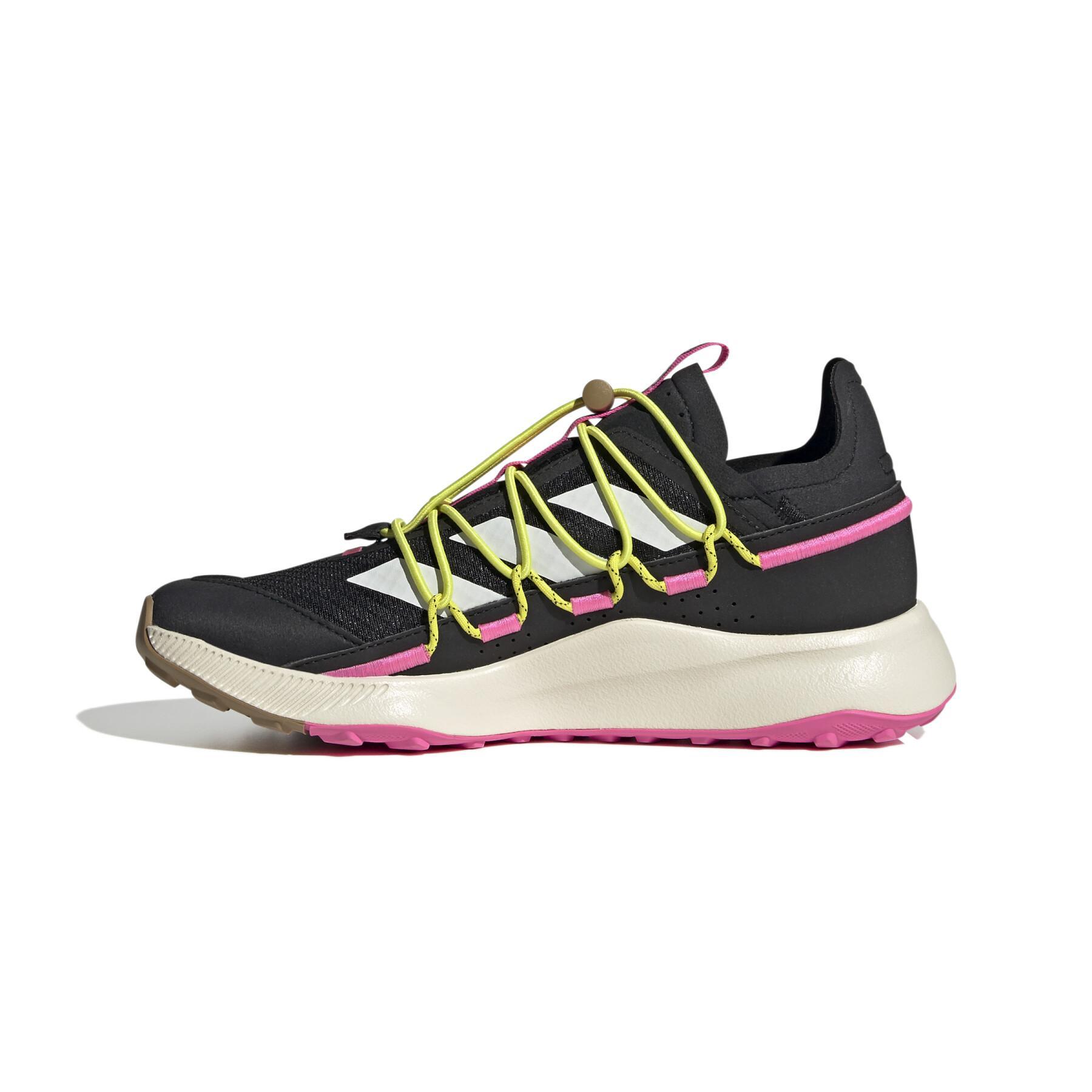 Sapatos de trilha para mulheres Adidas Terrex Voyager 21