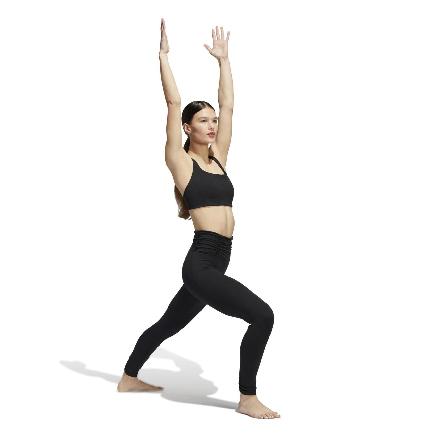 Pernas de mulher adidas 70 Yoga Studio Gathered