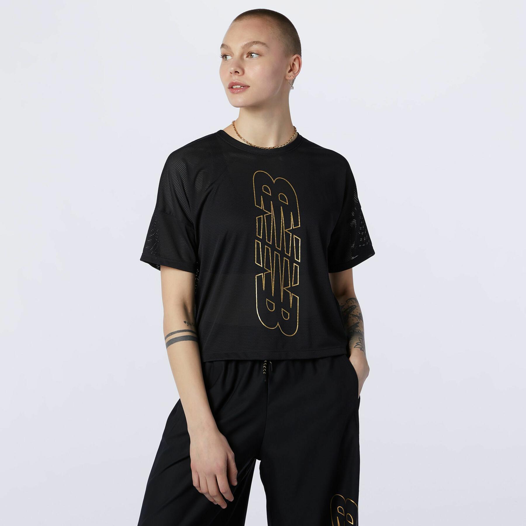 Camiseta feminina New Balance achiever keyhole back graphic
