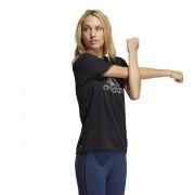 Camiseta feminina adidas Badge of Sport Necessi-Tee