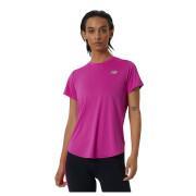Camiseta feminina New Balance accelerate